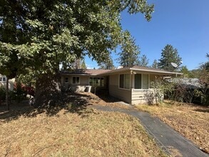 Building Photo - 49751 Pierce Dr