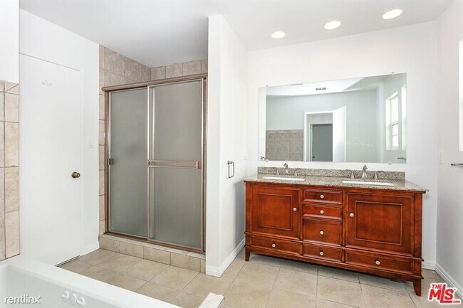 Building Photo - 3 br, 2 bath House - 212 N Palm Dr