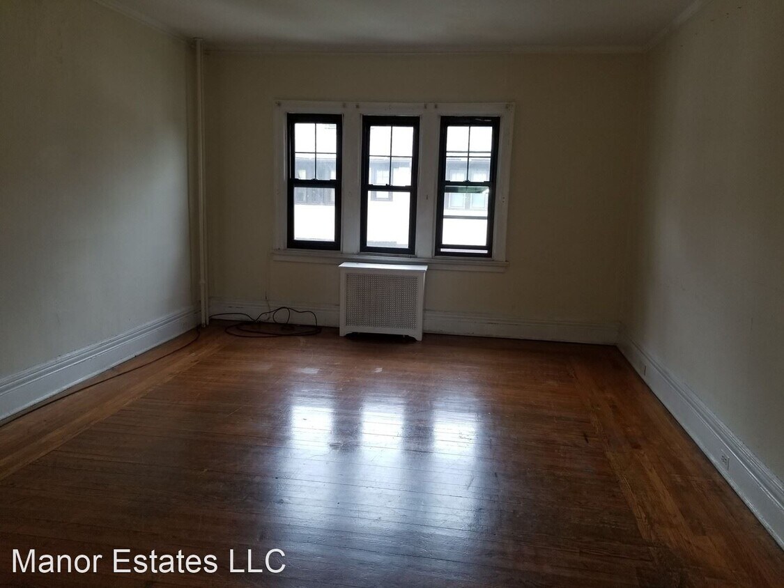 Foto del edificio - 130 Bradley Ave