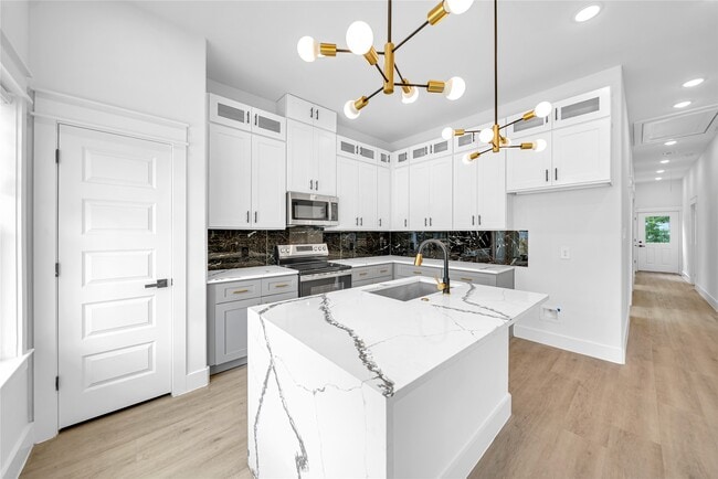 Foto del edificio - 4902 Higgins St