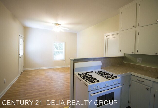 Building Photo - 133 Country Club Cir