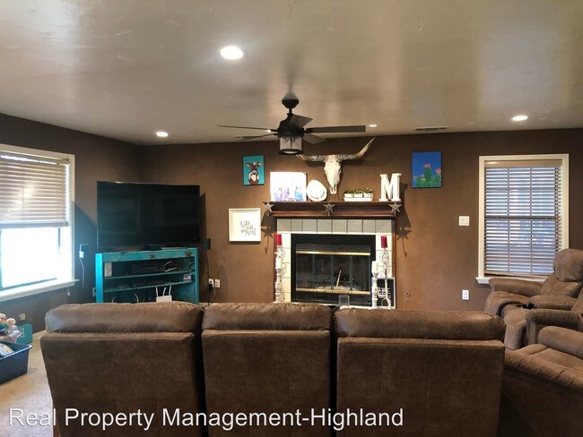 Building Photo - 3 br, 2.5 bath House - 1701 Bluebonnet Lane
