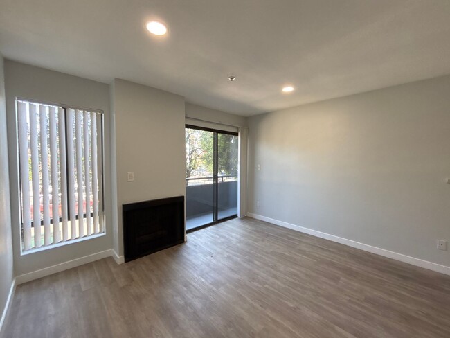 Interior Photo - 315 South Virgil Ave