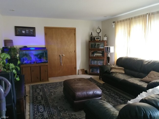 Building Photo - 3 br, 1.5 bath House - 382 Warren Ln