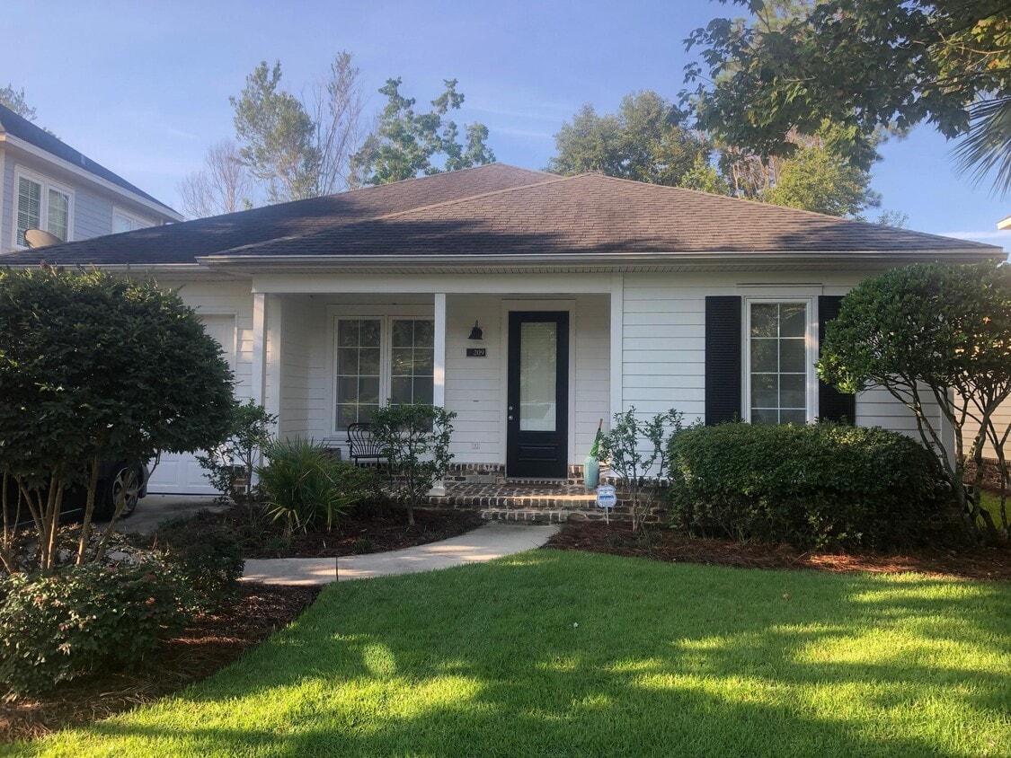 Primary Photo - 209 S Zander Way