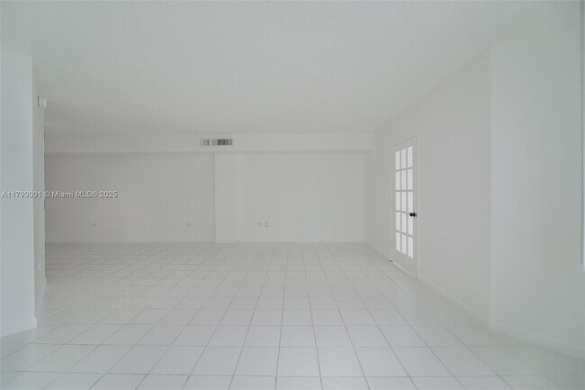 Foto del edificio - 801 Brickell Bay Dr