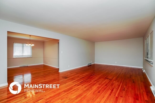 Building Photo - 9548 Brookside Dr