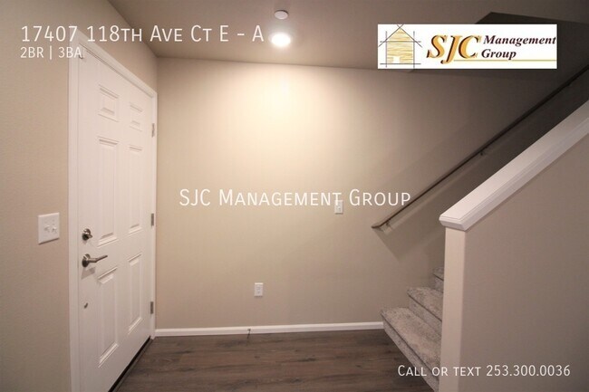 Building Photo - Three story townhouse in a gated community...