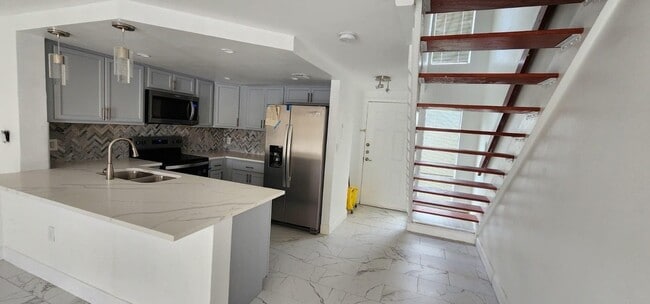 Building Photo - 5200 NW 31st Ave