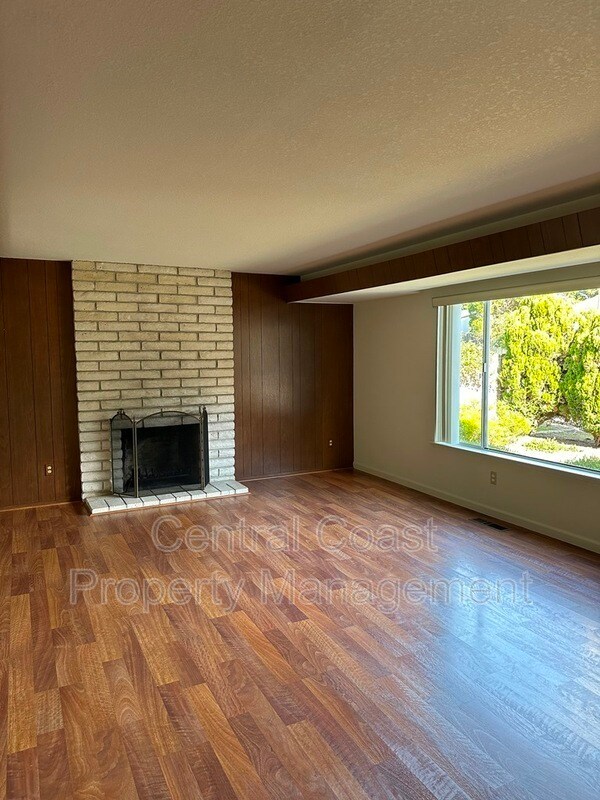 Building Photo - 1327 Buena Vista Ave