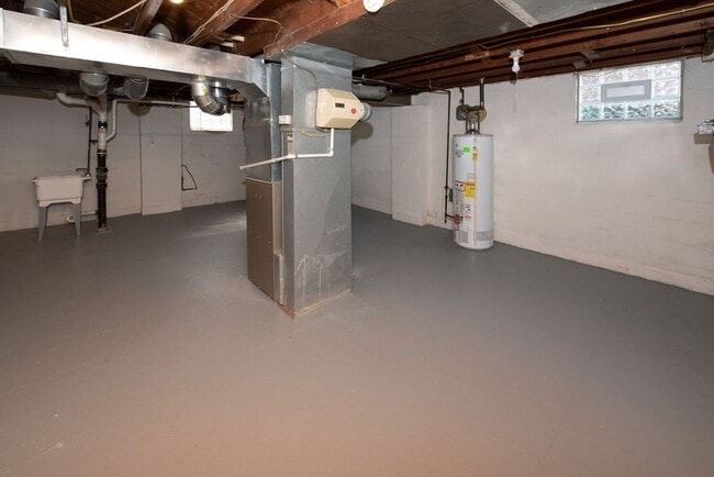 Building Photo - COVEDALE - 3+ bedroom brick cape cod  with one garage built in garage