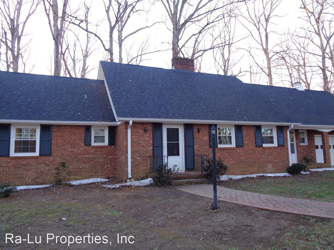 Primary Photo - 4 br, 2.5 bath House - 842 Hinkle Ln