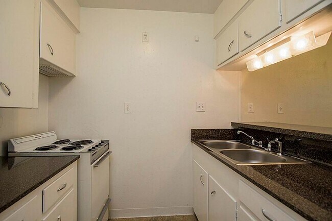 Building Photo - 3520 Garrott St