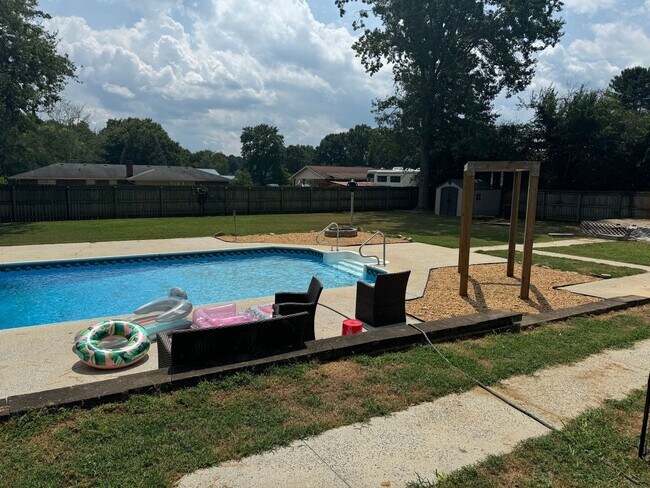 Building Photo - 3 Bedroom Single Family Home in Cartersvil...