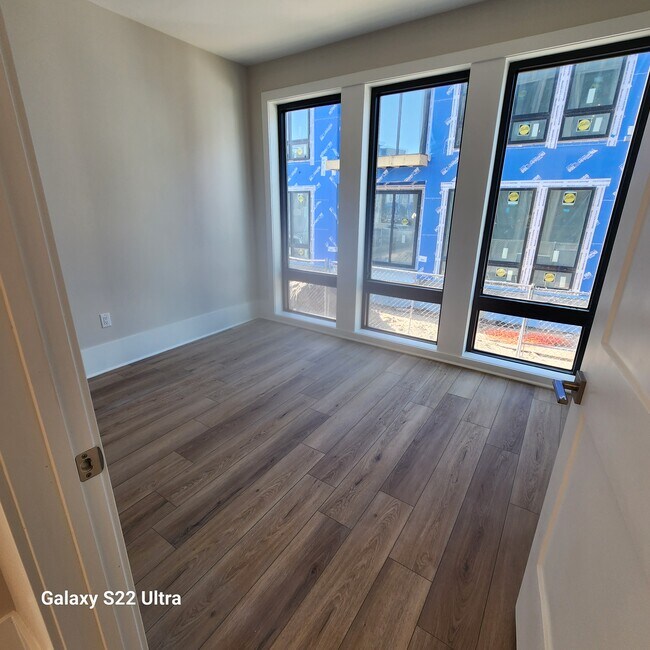 Building Photo - 215 2nd Ave