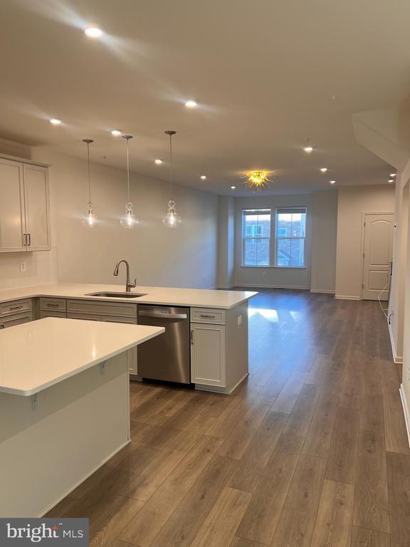 Foto del edificio - 8220 Longford Rd