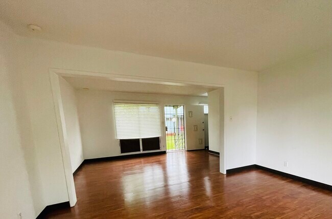 Foto del edificio - 98 -401 Hookanike St. #A