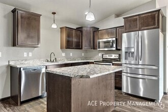 Building Photo - 513 Pride Ct