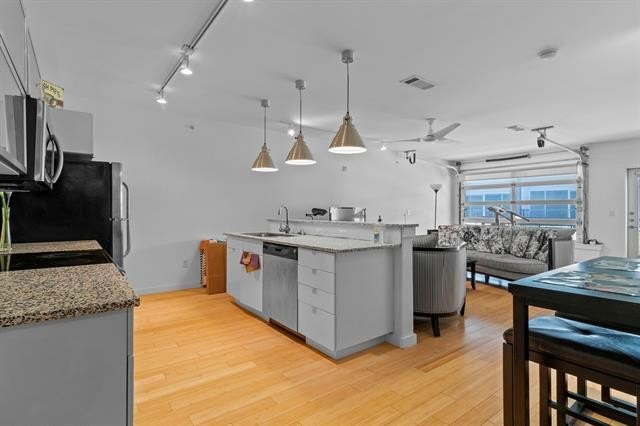 Building Photo - 1111 S Akard-224-8
