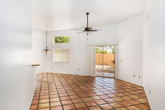 Building Photo - 1293 W Crystalline Way