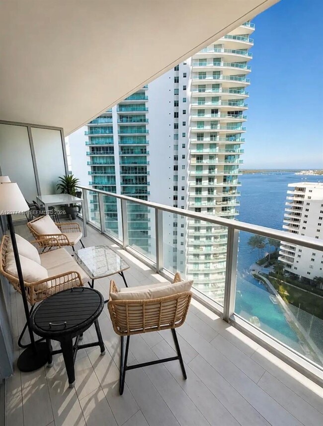 Building Photo - 1300 Brickell Bay Dr