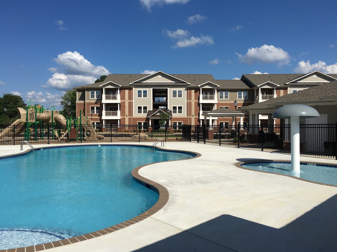 Nuevos y cerca de Hampton Cove - Flint River Apartments