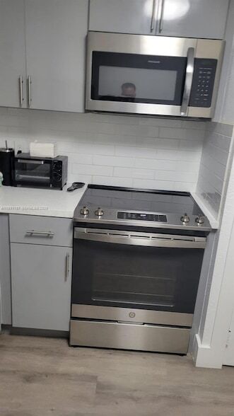 Building Photo - 4158 Inverrary Dr