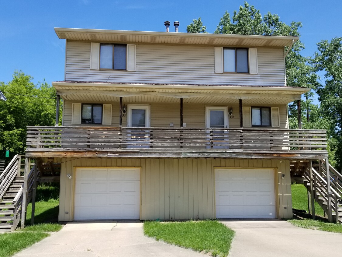 1933 Hoyt Ave, Lansing, MI 48910 Townhome Rentals in Lansing MI
