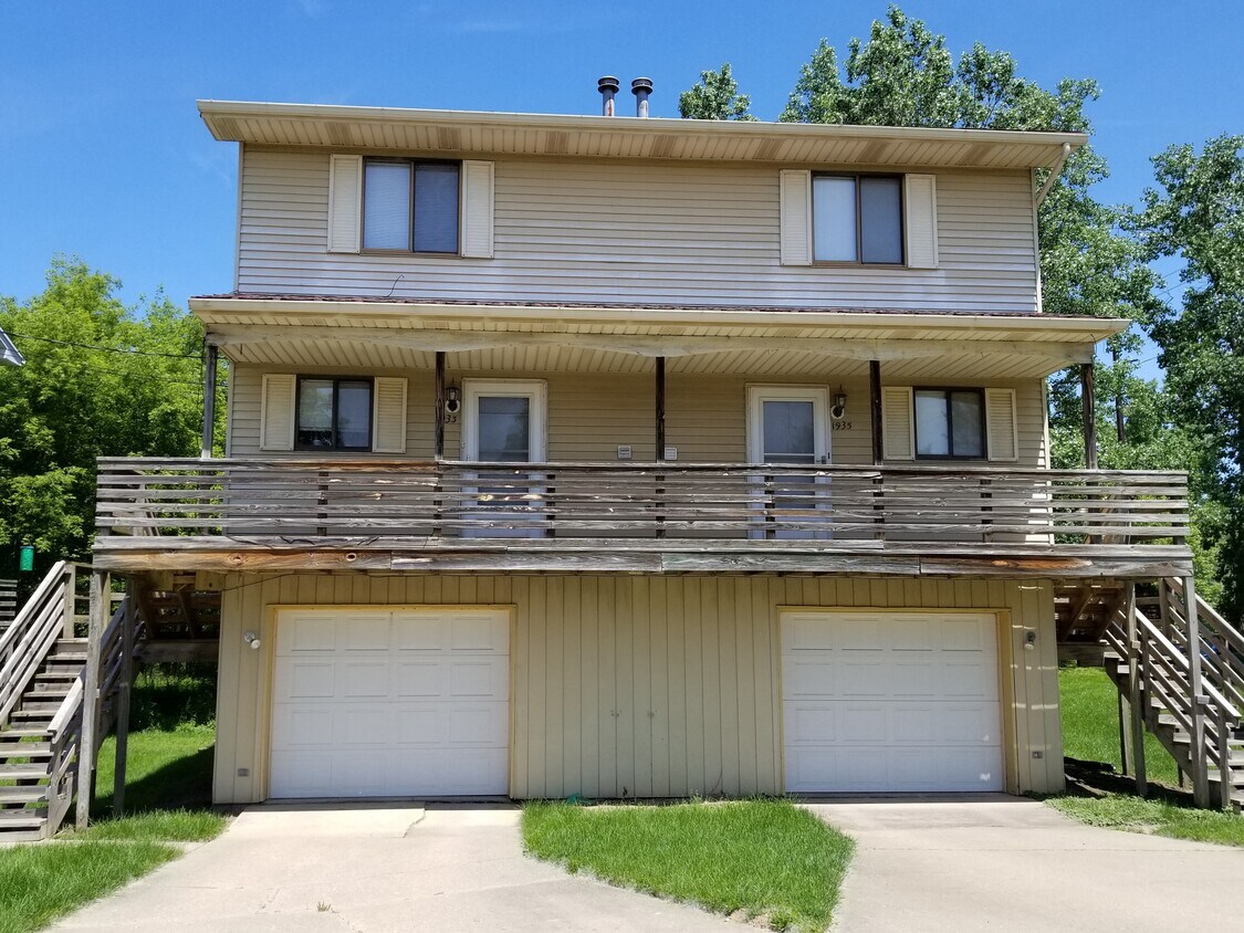 1933 Hoyt Ave, Lansing, MI 48910 Townhome Rentals in Lansing MI