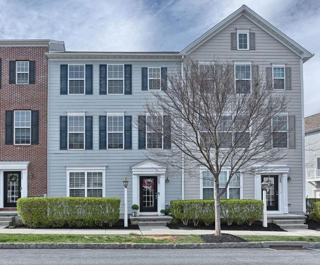 Primary Photo - 137 Summer Ln