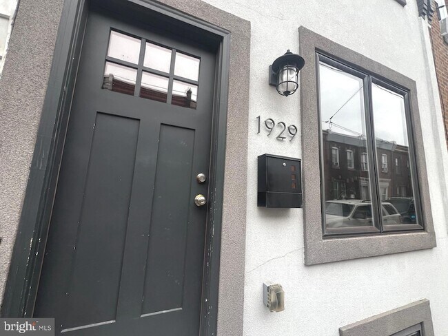 Foto del edificio - 1929 Dudley St