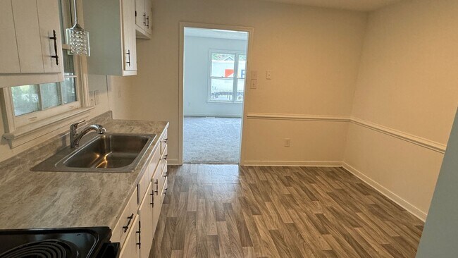 Foto del edificio - Renovated Highland Springs Rancher