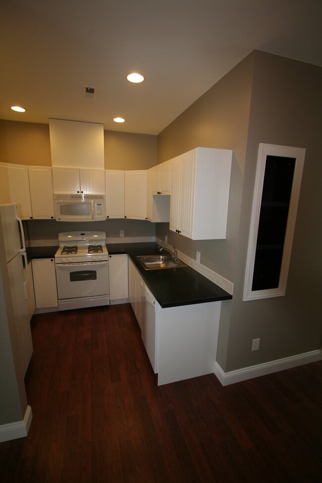Kitchen - 819 Hollins St