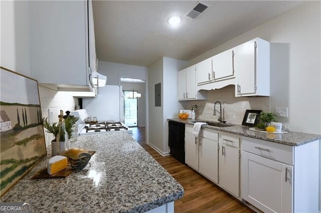 Foto del edificio - 1697 Cedar Bluff Way