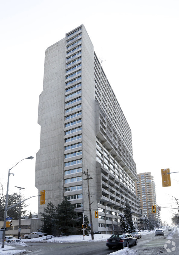 Building Photo - Queen Elizabeth Towers A