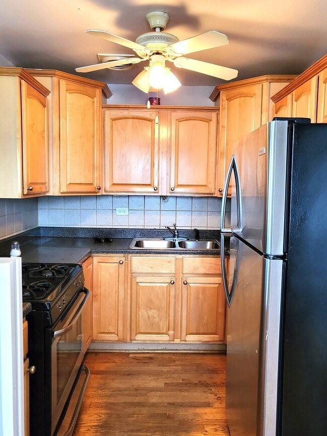 Building Photo - 4600 N Cumberland Ave