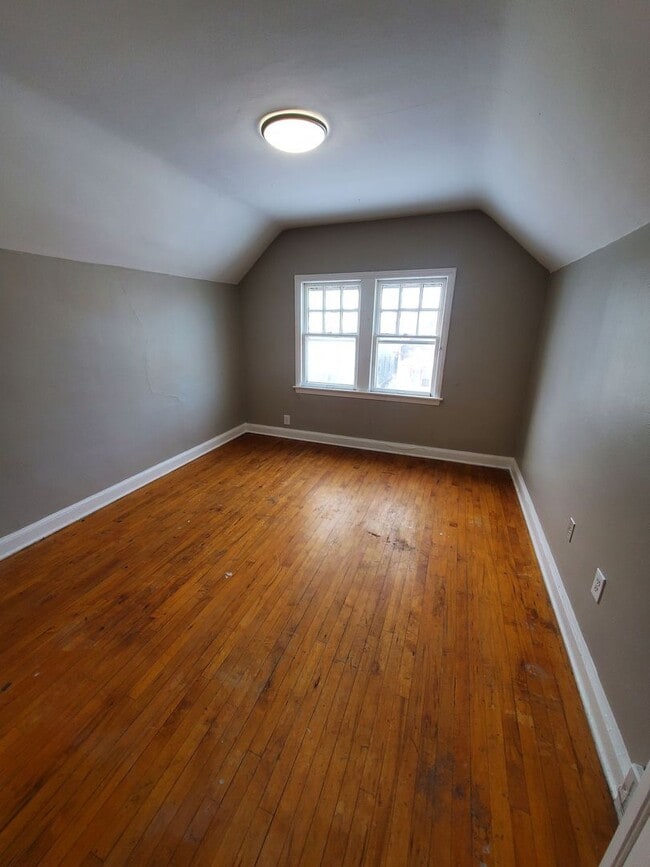 Building Photo - 2524 N Hubbard St