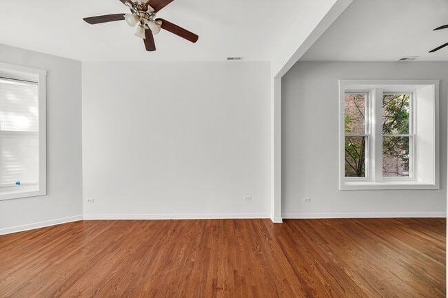 Building Photo - 1826 S Hamlin Ave