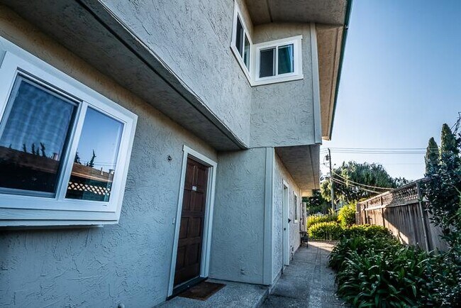 Foto del edificio - 228 Morse Ave
