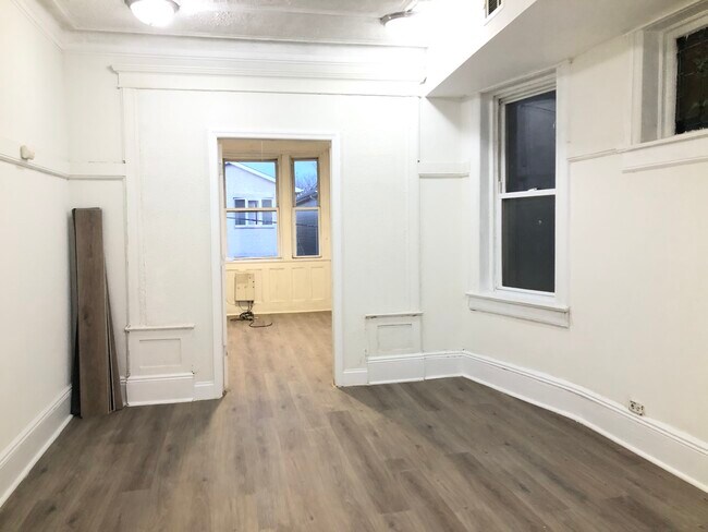 Building Photo - 351 Forrest St