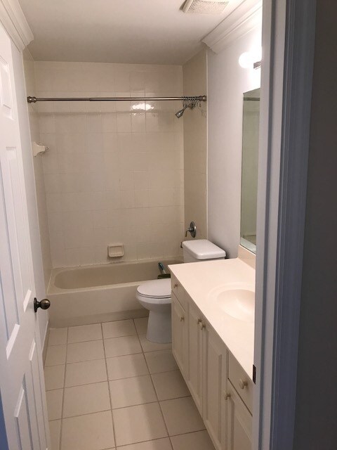 Baño de visitas (completo) - 7129 Crescent Creek Way