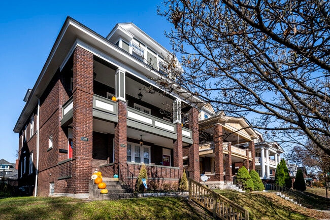 Building Photo - 1744 Bryden Rd