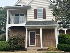 Building Photo - 736 Amberly Dr