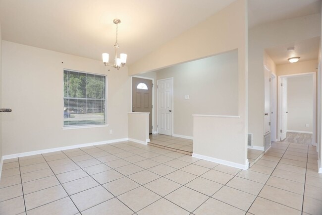 Building Photo - 8226 Creekline Dr