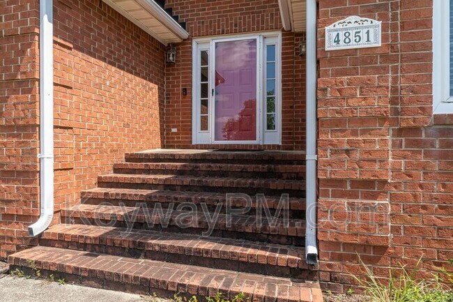 Foto del edificio - 4851 Appletree Ct