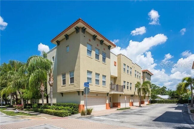 Foto del edificio - 638 Blue Taverna Ln