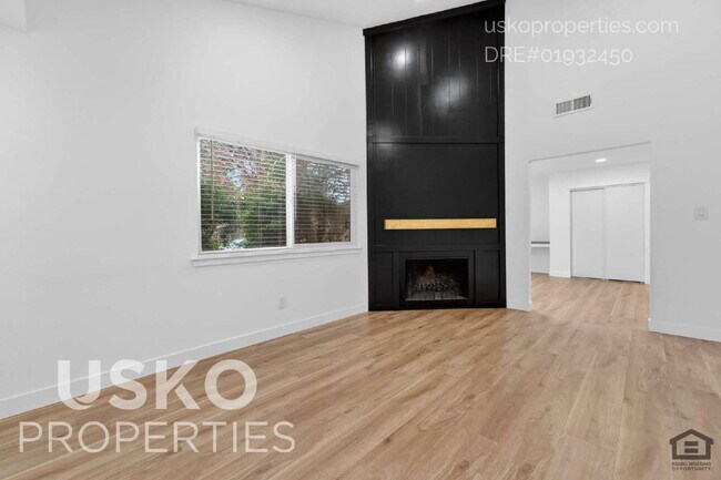 Foto del edificio - "Charming 2-Bed Duplex in Rancho Cordova – 1,110 Sq Ft of Comfort!"