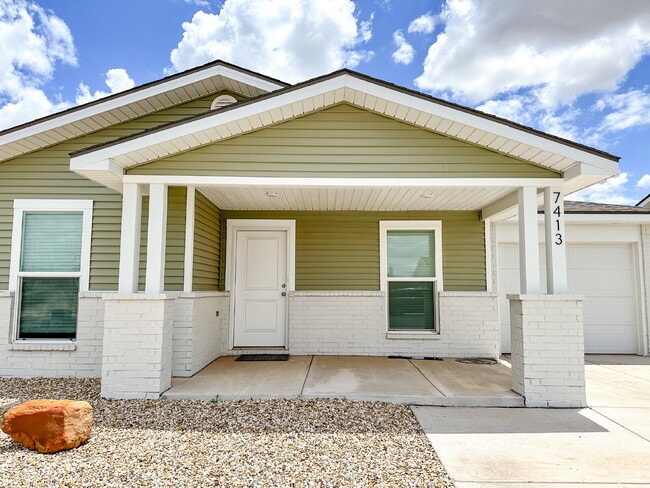 Building Photo - 3/2/1 in Upland Crossing!