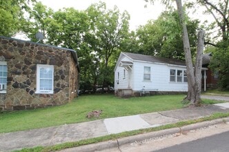 Building Photo - 613 Reagan St