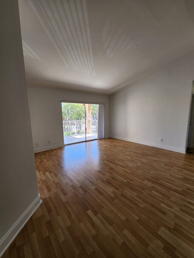 Building Photo - 10420 SW 158th Ct